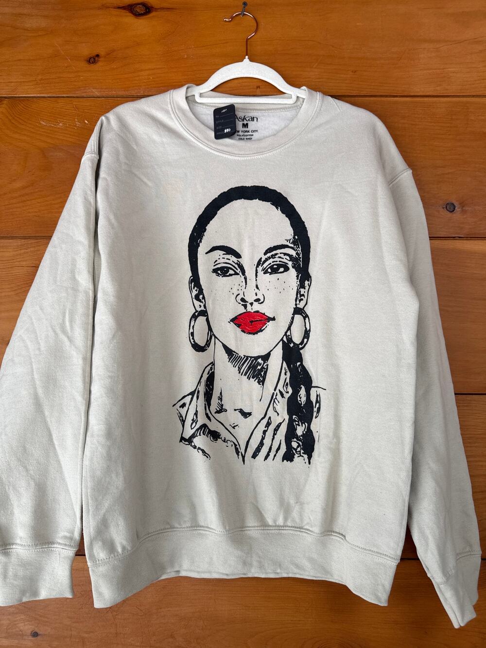 NWOT Askan Gray Oversized Miss Adu Sweatshirt Handpainted Lips Mens Size M